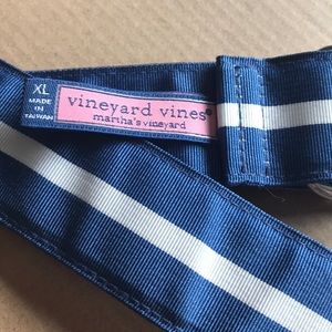 Women’s Vineyard Vine belt blue and white